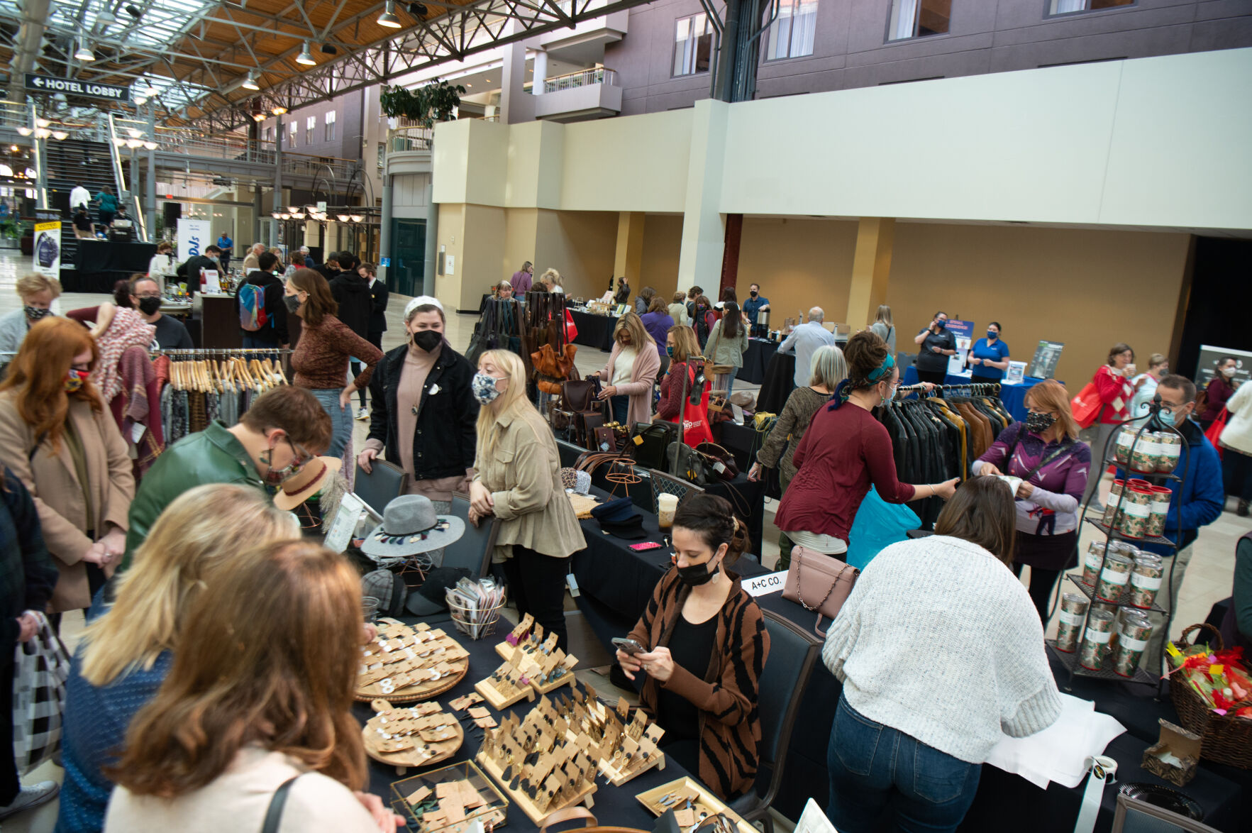 Holiday Pop & Shop at Union Station